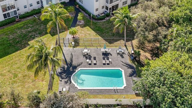 941 Crystal Lake Drive 311, Deerfield Beach, FL 33064