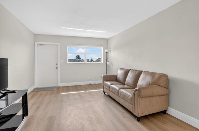 941 Crystal Lake Drive 311, Deerfield Beach, FL 33064