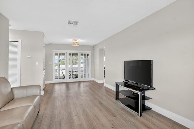 941 Crystal Lake Drive 311, Deerfield Beach, FL 33064
