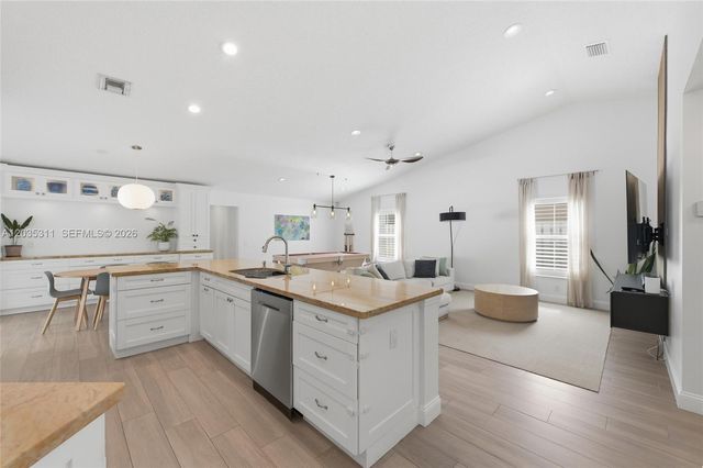 1975 Water Ridge Drive, Weston, FL 33326