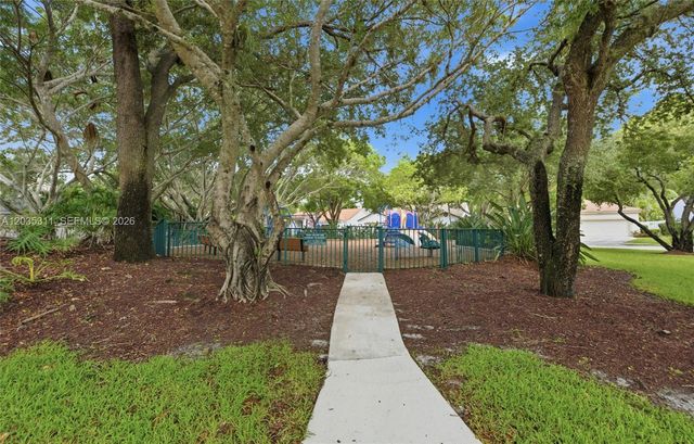 1975 Water Ridge Drive, Weston, FL 33326