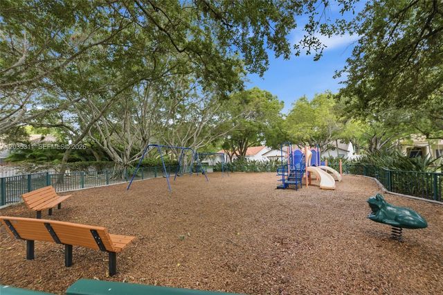 1975 Water Ridge Drive, Weston, FL 33326
