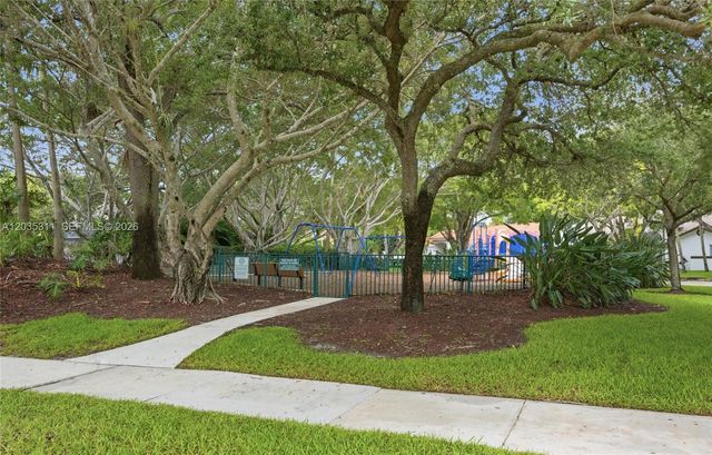 1975 Water Ridge Drive, Weston, FL 33326