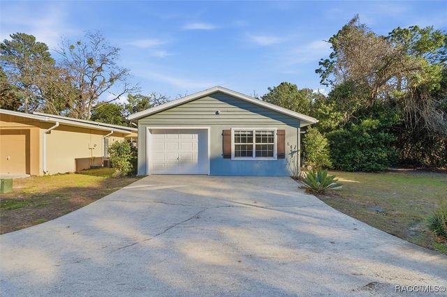 1 Black Cherry Drive, Homosassa, FL 34446