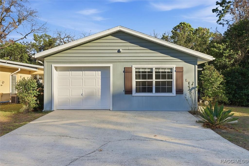 1 Black Cherry Drive, Homosassa, FL 34446