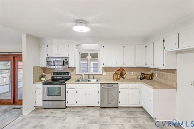 5247 S Prestonwood Ave, Chesterfield, VA 23234