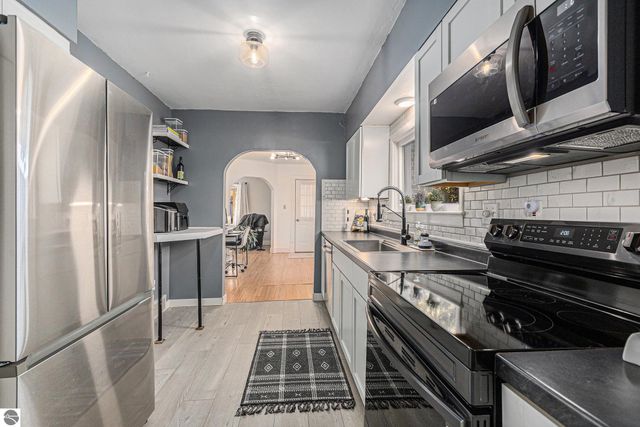 915 Hannah Avenue, Traverse City, MI 49686