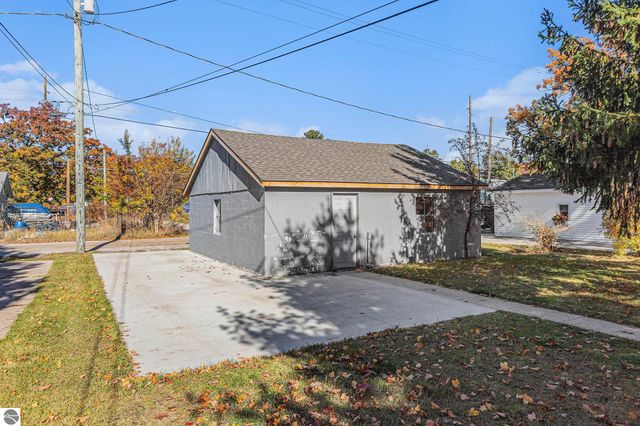 915 Hannah Avenue, Traverse City, MI 49686