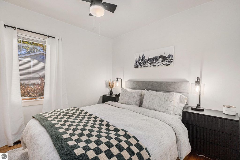 Image 12 of property listing at 915 Hannah Avenue, Traverse City, MI 49686