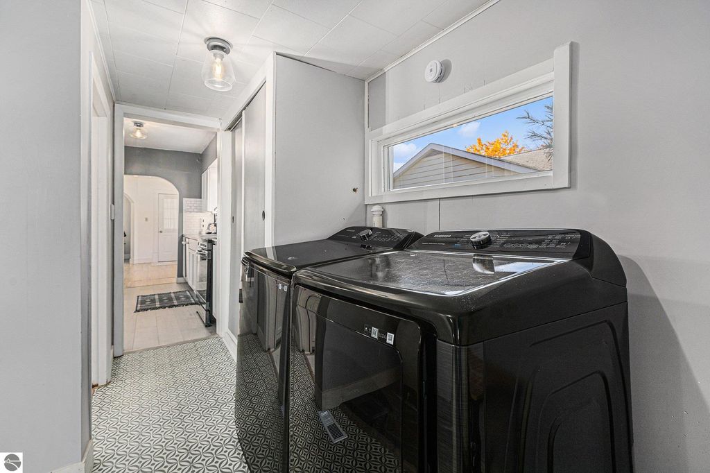 Image 17 of property listing at 915 Hannah Avenue, Traverse City, MI 49686