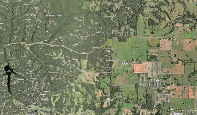 Exminster Circle, Bella Vista, AR 72751