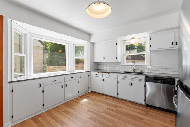 1919 E Norwich AVENUE, Saint Francis, WI 53235