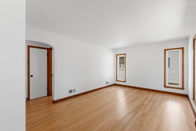 1919 E Norwich AVENUE, Saint Francis, WI 53235