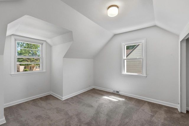 1919 E Norwich AVENUE, Saint Francis, WI 53235