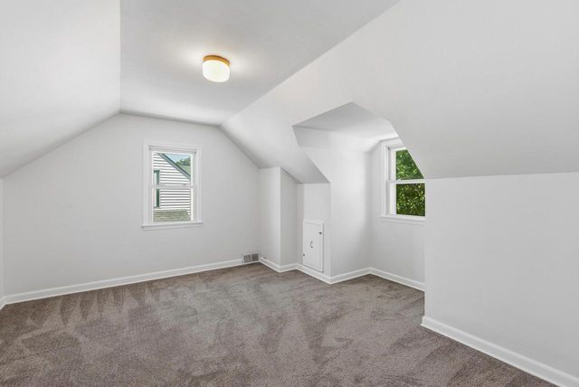 1919 E Norwich AVENUE, Saint Francis, WI 53235