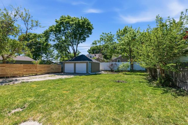 1919 E Norwich AVENUE, Saint Francis, WI 53235