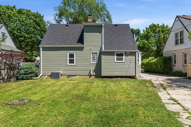 1919 E Norwich AVENUE, Saint Francis, WI 53235