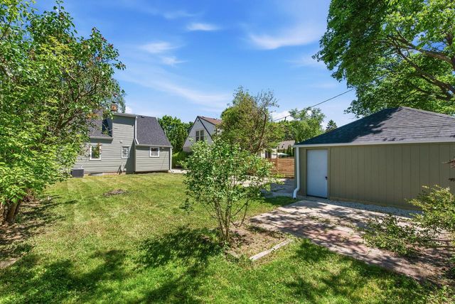 1919 E Norwich AVENUE, Saint Francis, WI 53235