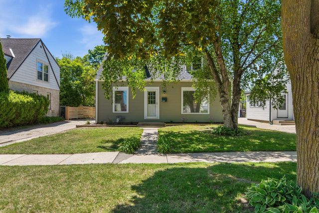 1919 E Norwich AVENUE, Saint Francis, WI 53235