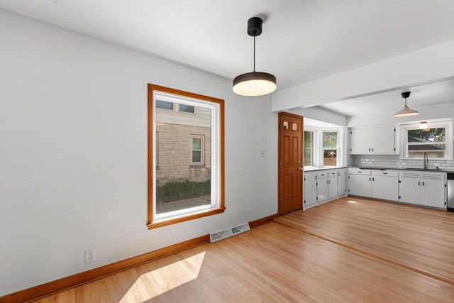 1919 E Norwich AVENUE, Saint Francis, WI 53235