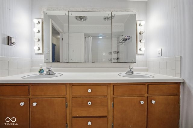 1576 Crest Drive, Shelbyville, IN 46176