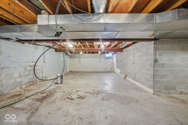 1576 Crest Drive, Shelbyville, IN 46176