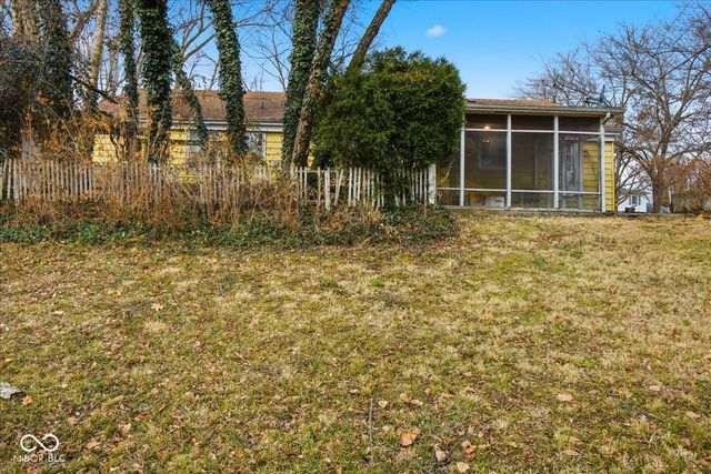 1576 Crest Drive, Shelbyville, IN 46176