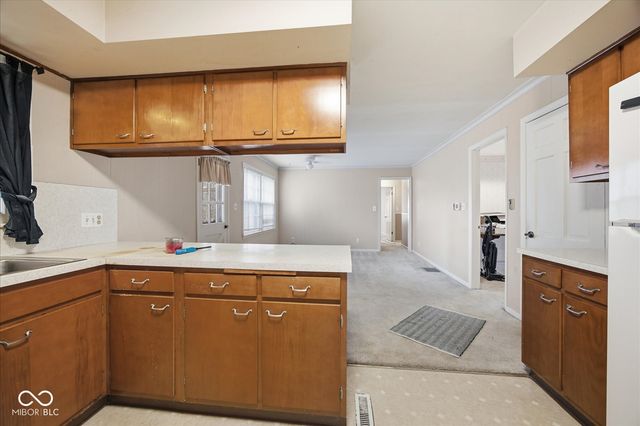 1576 Crest Drive, Shelbyville, IN 46176