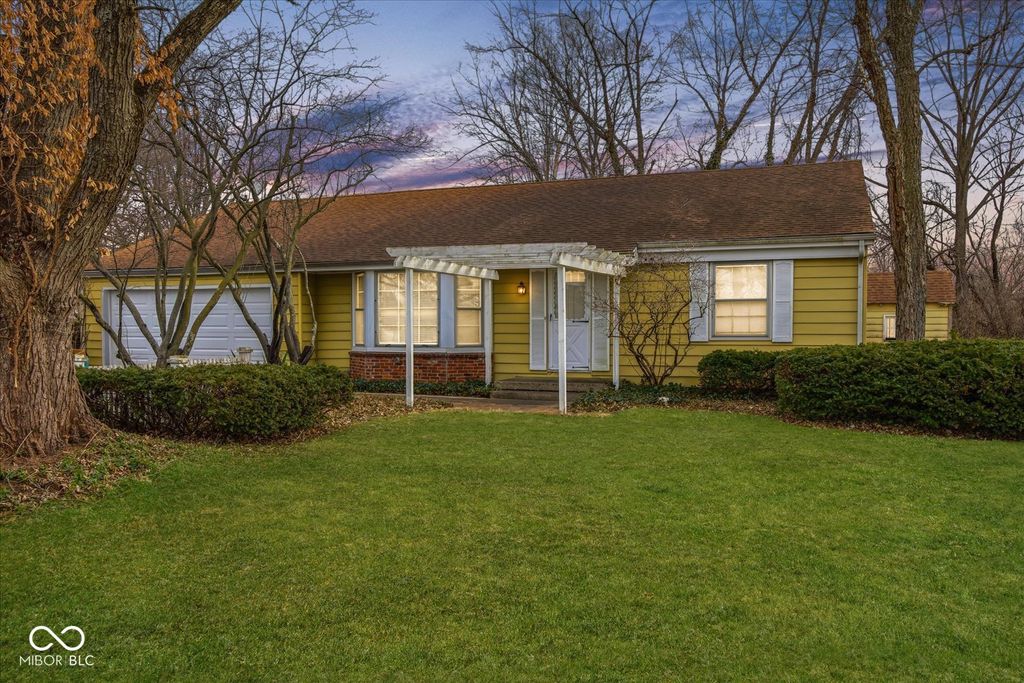 1576 Crest Drive, Shelbyville, IN 46176