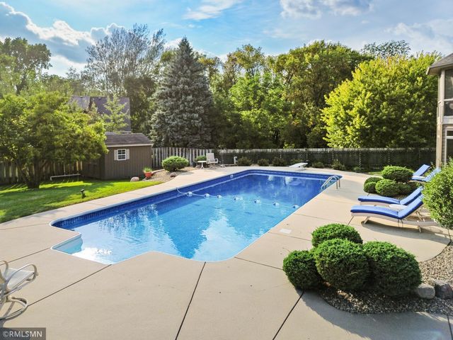 6102 Creek Ridge Court, Minnetonka, MN 55345