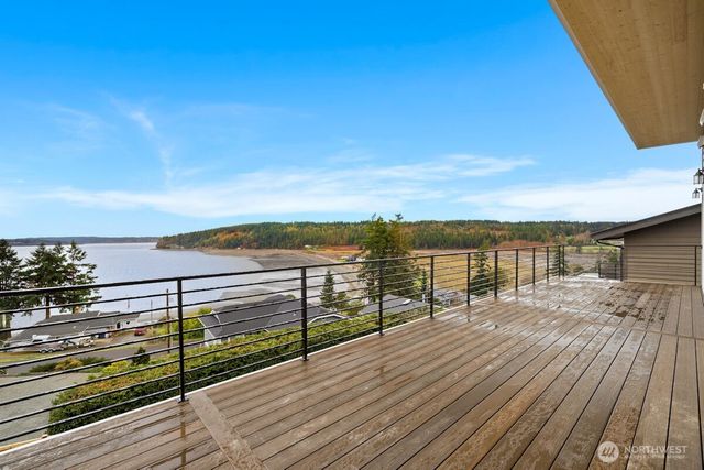 2216 Cleven Park Road, Camano Island, WA 98282