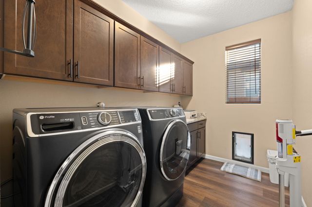 6028 Hardin Drive SE, Albuquerque, NM 87106