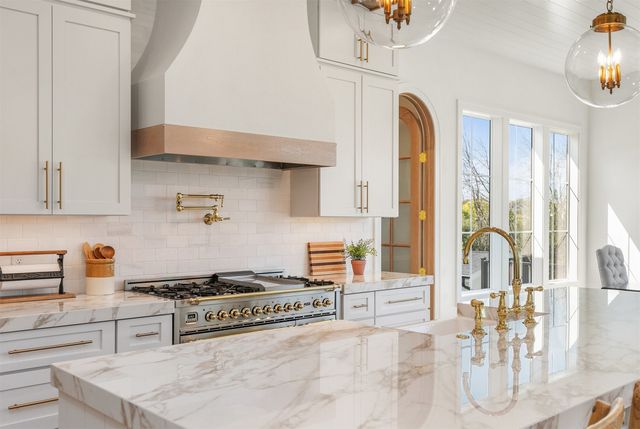 3612 NW 178th Court, Clive, IA 50325