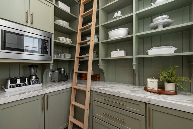 3612 NW 178th Court, Clive, IA 50325