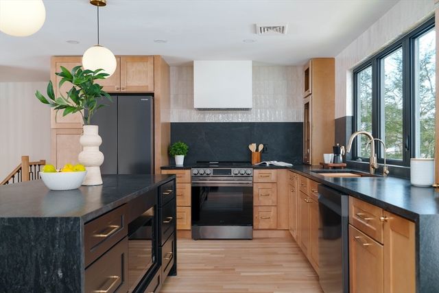 8 Emily Road, Framingham, MA 01701