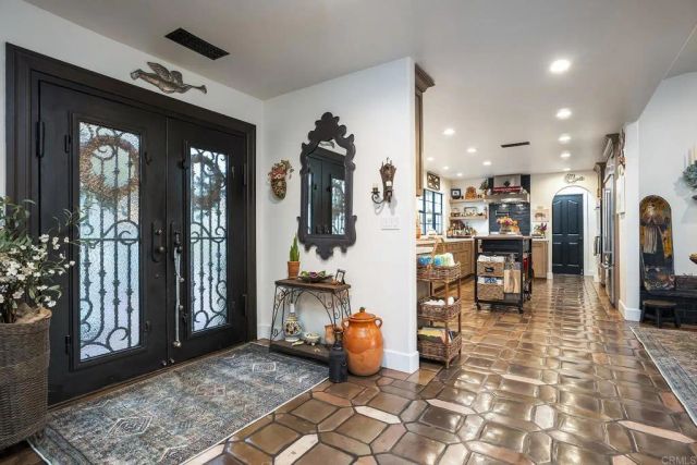 2763 W VICTORIA DR, Alpine, CA 91901