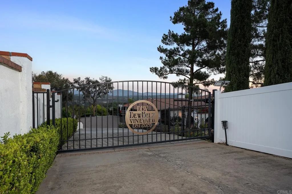 2763 W VICTORIA DR, Alpine, CA 91901
