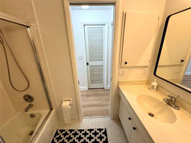 6999 W COUNTRY CLUB DRIVE N 225, Sarasota, FL 34243