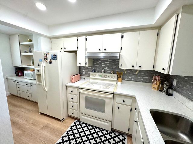 6999 W COUNTRY CLUB DRIVE N 225, Sarasota, FL 34243