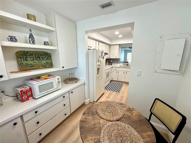 6999 W COUNTRY CLUB DRIVE N 225, Sarasota, FL 34243