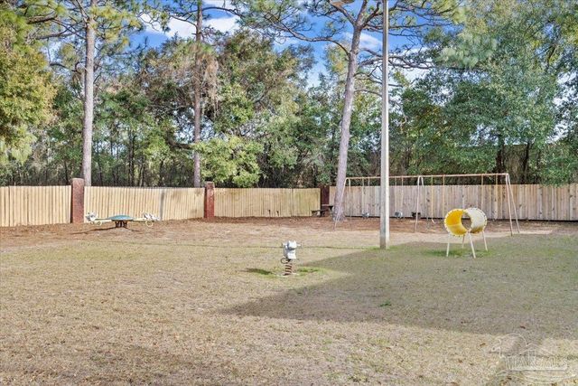 225 Wildflower Ln, Pensacola, FL 32514