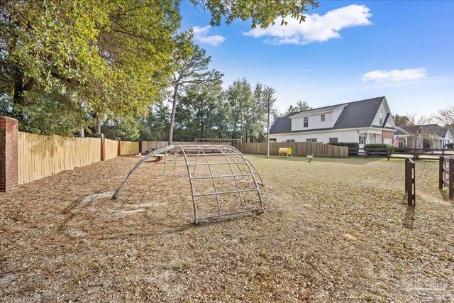 225 Wildflower Ln, Pensacola, FL 32514