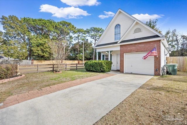 225 Wildflower Ln, Pensacola, FL 32514