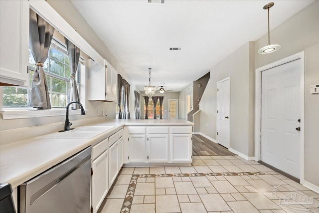 225 Wildflower Ln, Pensacola, FL 32514