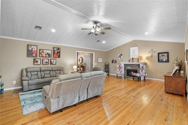 13730 Cozy Corners Road, Siloam Springs, AR 72761