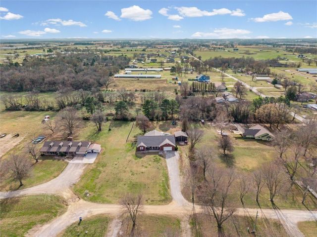 13730 Cozy Corners Road, Siloam Springs, AR 72761