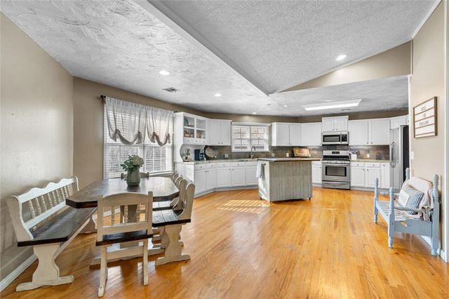 13730 Cozy Corners Road, Siloam Springs, AR 72761