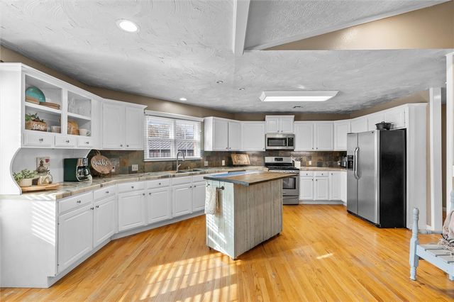 13730 Cozy Corners Road, Siloam Springs, AR 72761