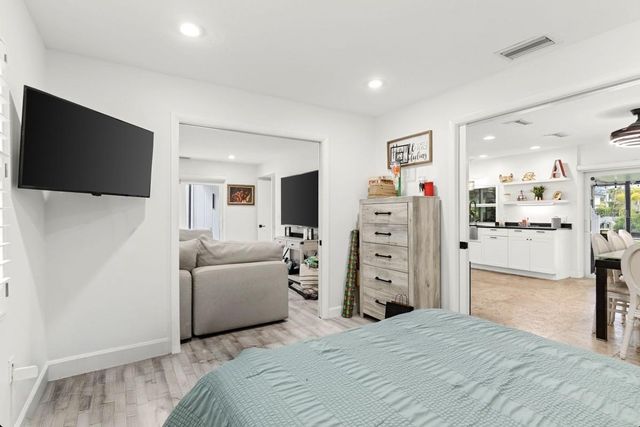 765 SIESTA KEY CIRCLE, Sarasota, FL 34242