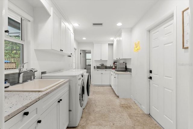 765 SIESTA KEY CIRCLE, Sarasota, FL 34242